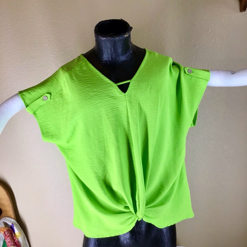 NWOT Cato Neon Lime Twist-Front V-Neck Short Sleeve Top
